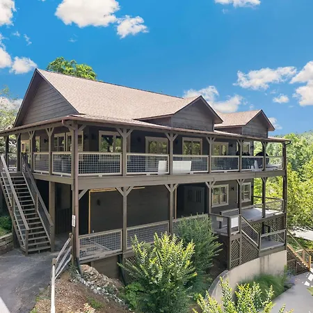 Er50 - Creekside - Great Location, Close To All The Action! Cabin
